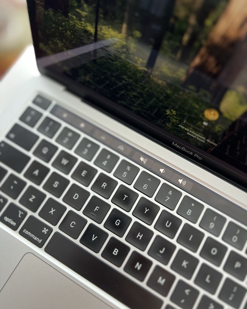 MacBook Pro 13” Retina (Model A2251) – i5 / 16 GB RAM / 512 GB SSD