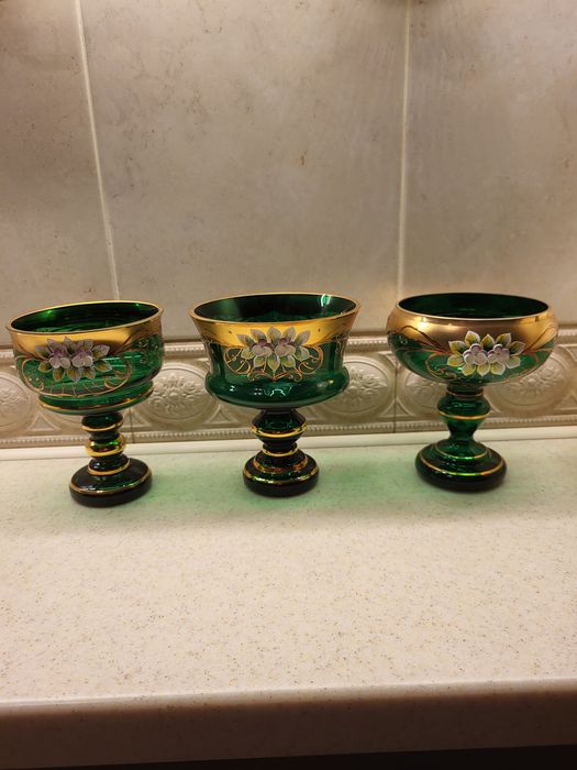 Вазочки с лепкой и золотом.