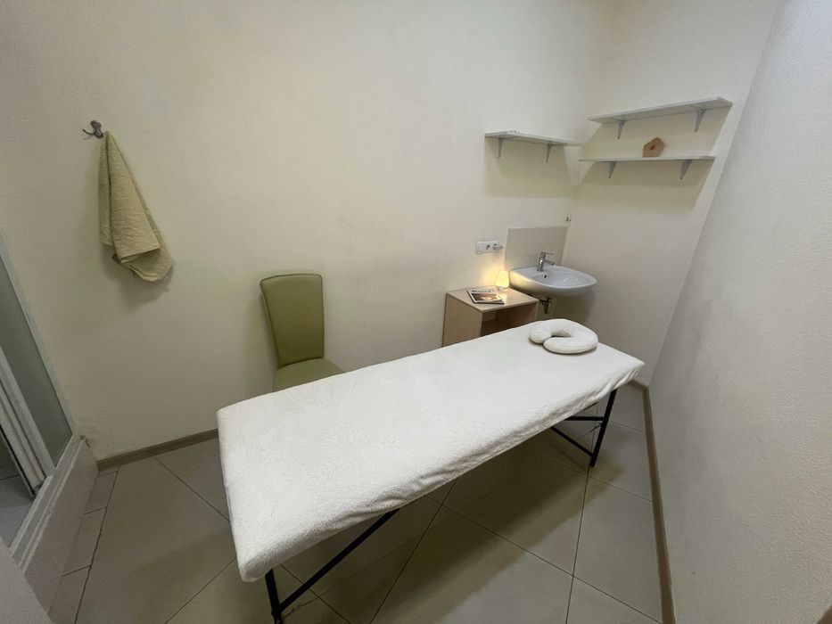 Кабінет з душем у салоні на Набережній Перемоги погодинно/по днях