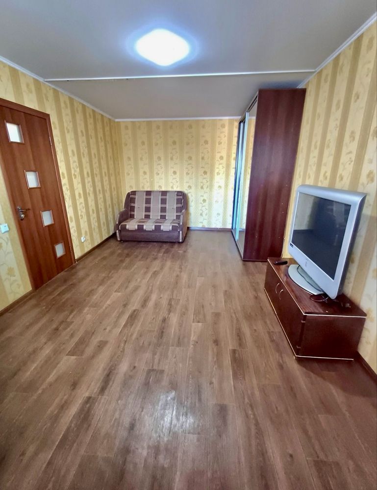 Продаю 1 комнатную квартиру на Космонавтов /Стройрынок