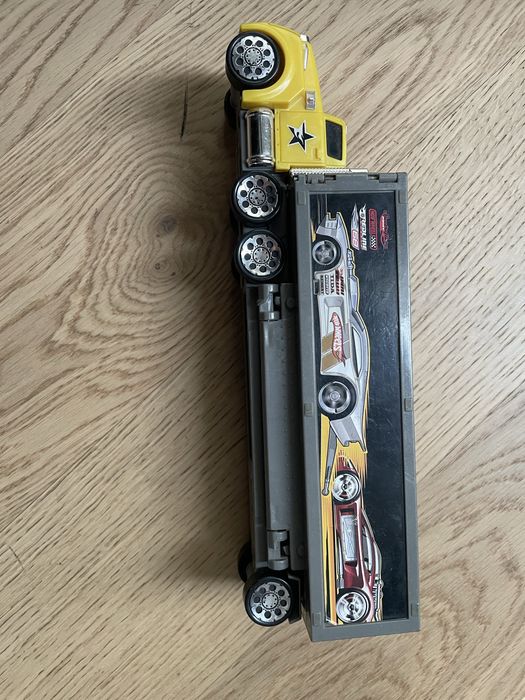 Laweta hot wheels na auta ciezarowka