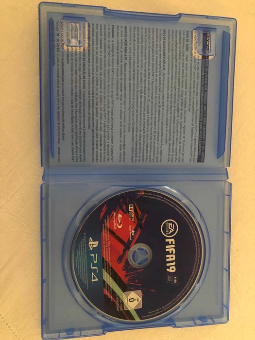 Jogo PS4 FIFA19 em estado como novo.
