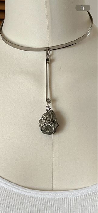 Pendente em pedra com armação metalica