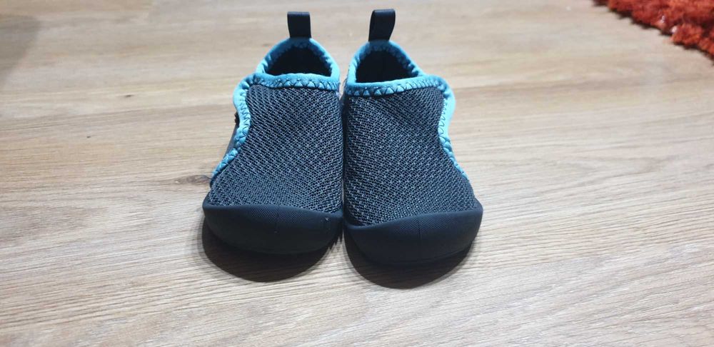 Sapatilhas Decathlon T23 como novas