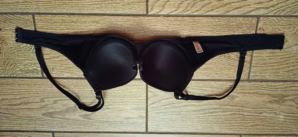 Czarny biustonosz Han w r. 36/80A