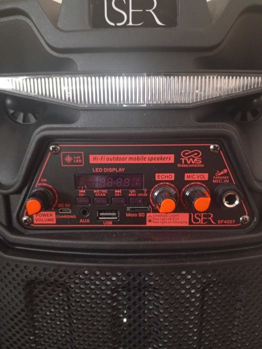 Coluna de som com microfone