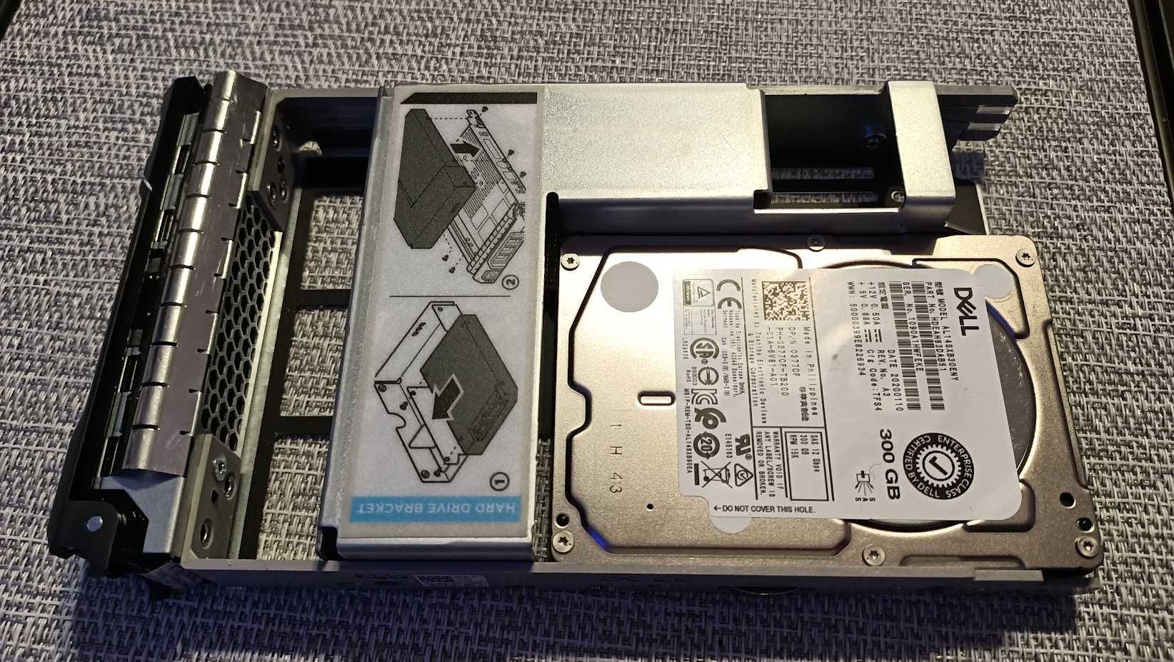 DELL 0377CF 300GB 15K SAS 12Gb/s 2.5'' AL14SXB30ENY