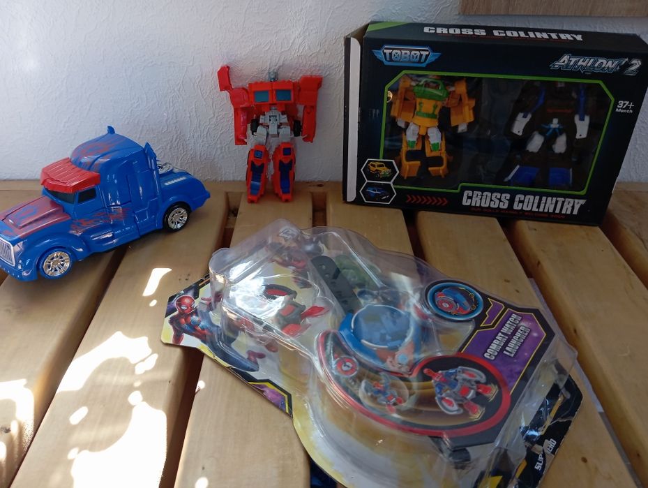 Машинка транформер,часи з транформером