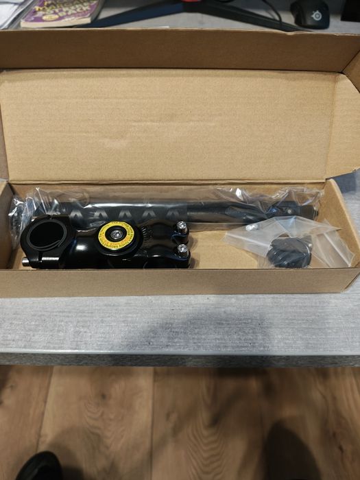 Uchwyt na kamerę do motocykla