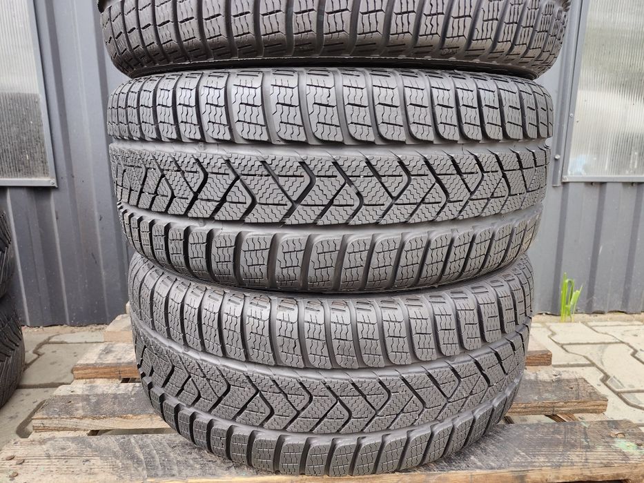 205/40/17 Pirelli Sottozero 3 komplet