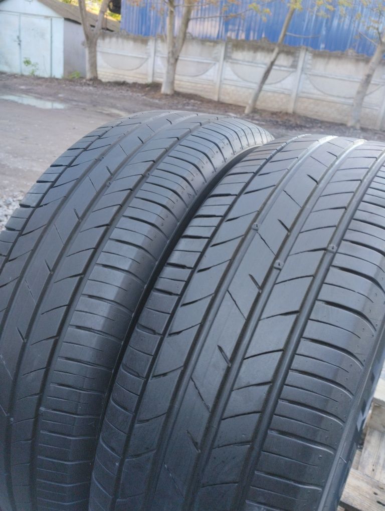 215/65/17 Kumho пара 22 рік