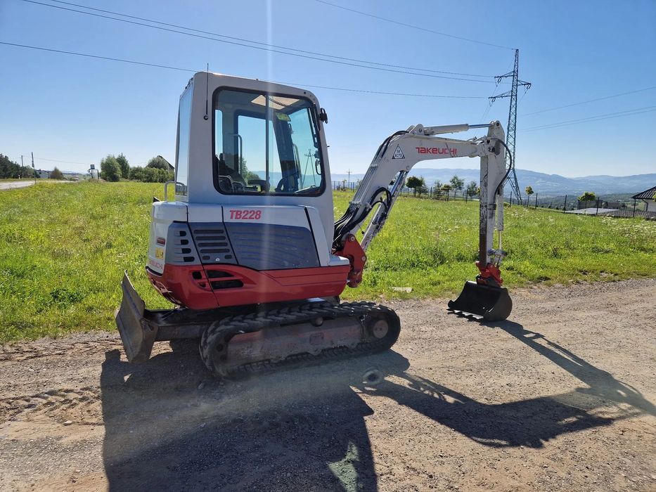 Takeuchi TB 228  Minikoparka Takeuchi TB 228