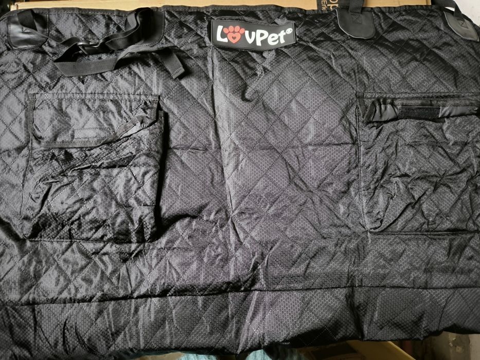 Pokrowiec samochodowy do transportu zwierząt