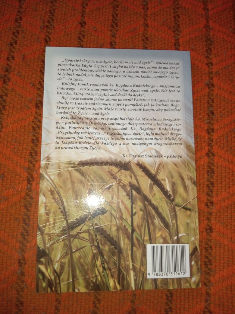 Ks . Bogdan Rudnicki.Kochajac życie nad życie.