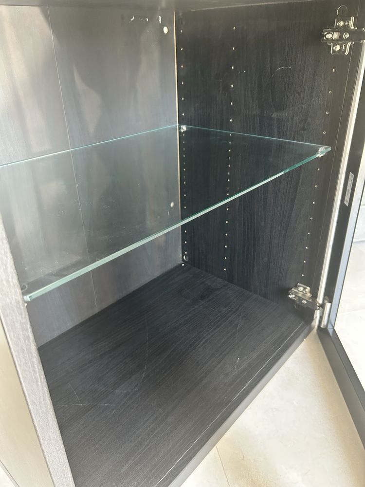 Szafka besta ikea, wisząca ze szklanym frontem Glassvik