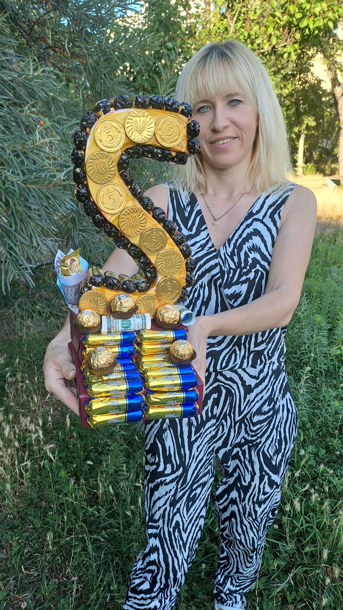 Композиція з цукерок Долар