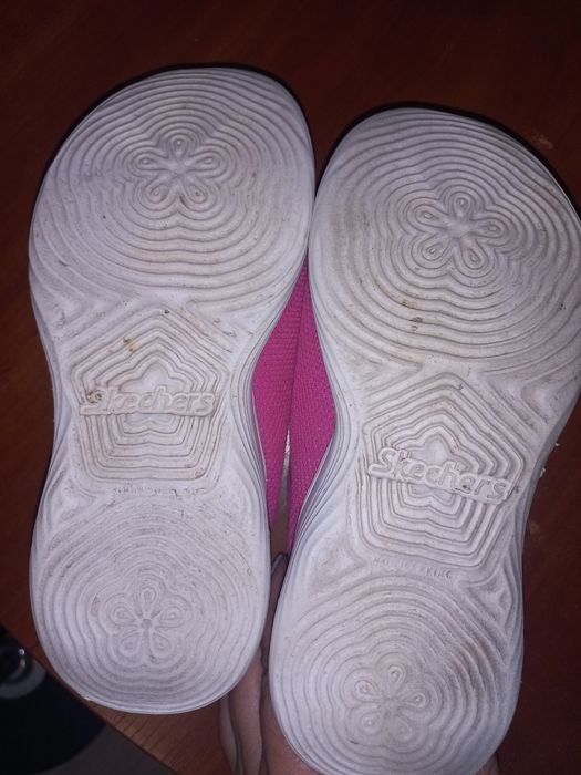 Дитячі кросівки на дівчинку зі світлодіодами Skechers