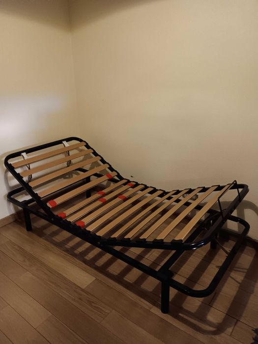 Cama elevatória solteiro.