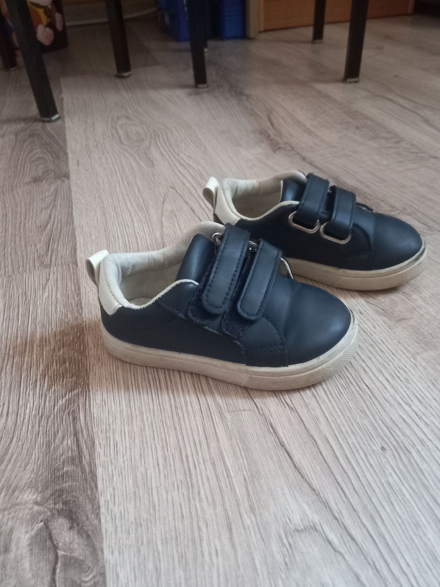 Buty trampki rozmiar 24