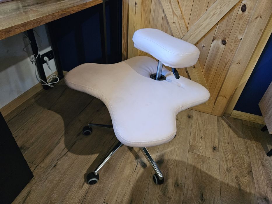 Krzesło biurowe do aktywnego siedzenia – eko skóra, ergonomiczne