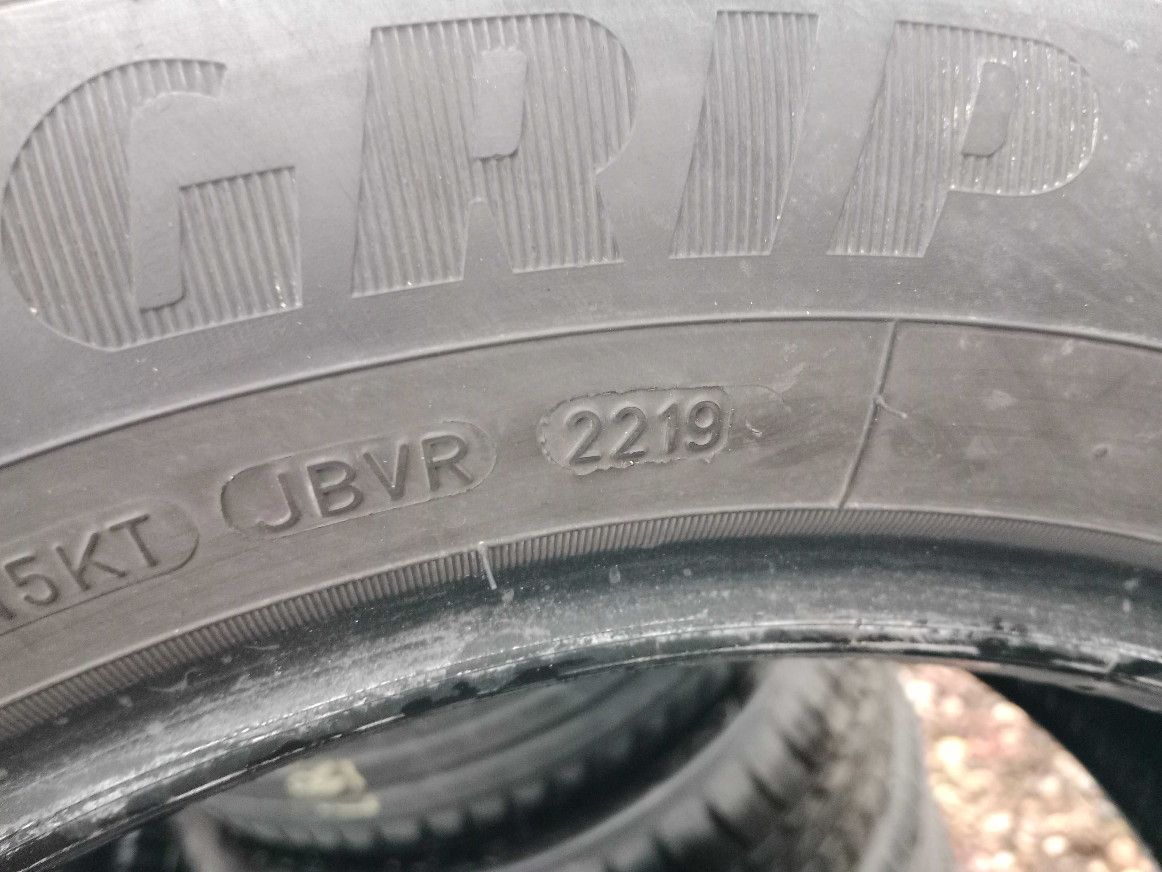 Opona używana 215/60R17 Goodyear Efficientgrip SUV-4x4 1szt.