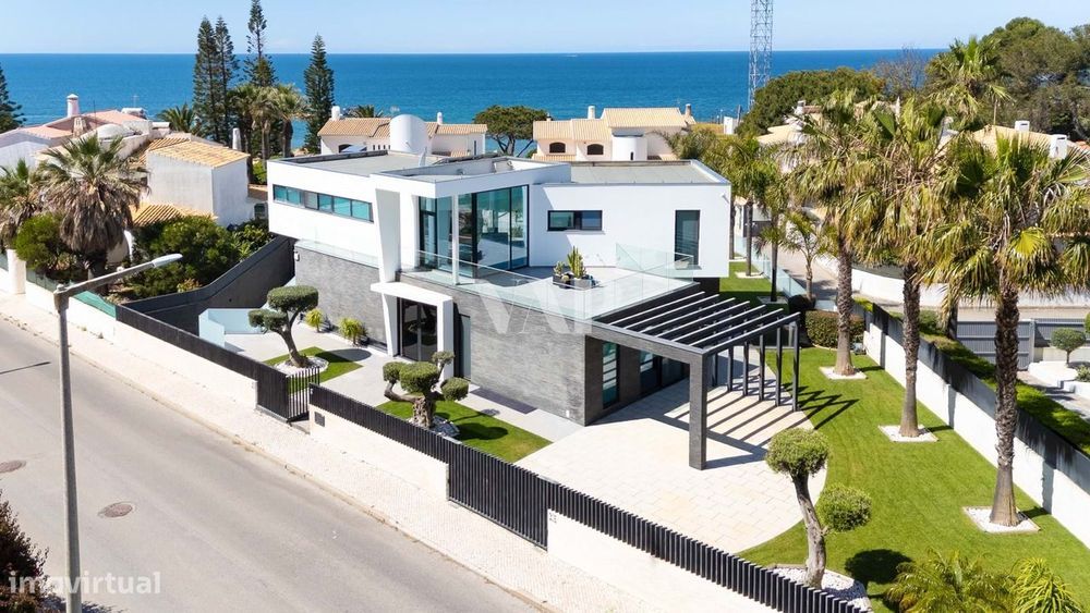 Moradia de Luxo Contemporânea a 200m da Praia da Galé com Vista Mar In