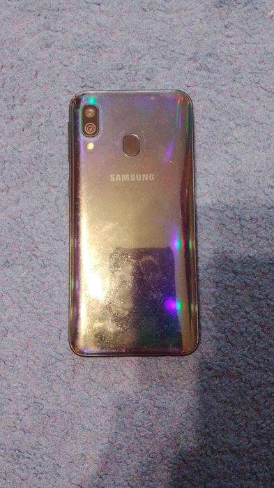 продається телефон samsung galaxy a40
