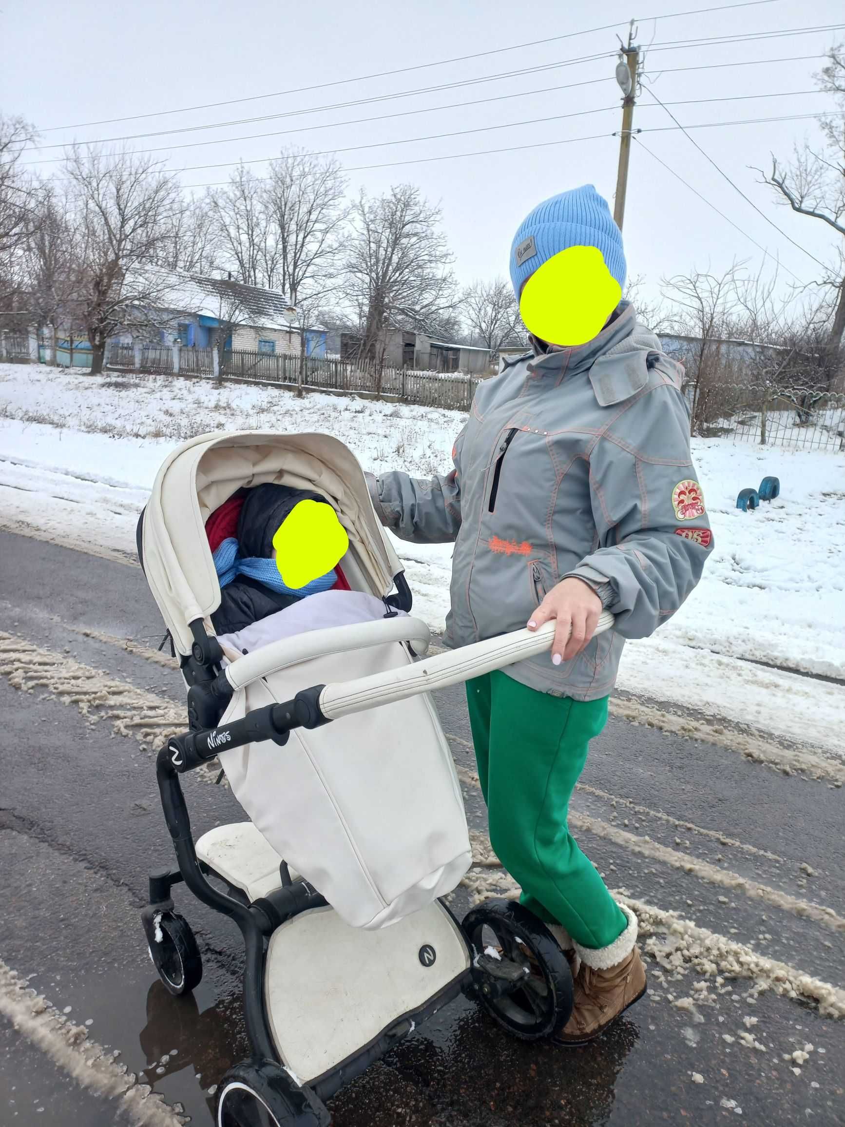 Дитячий візочок.