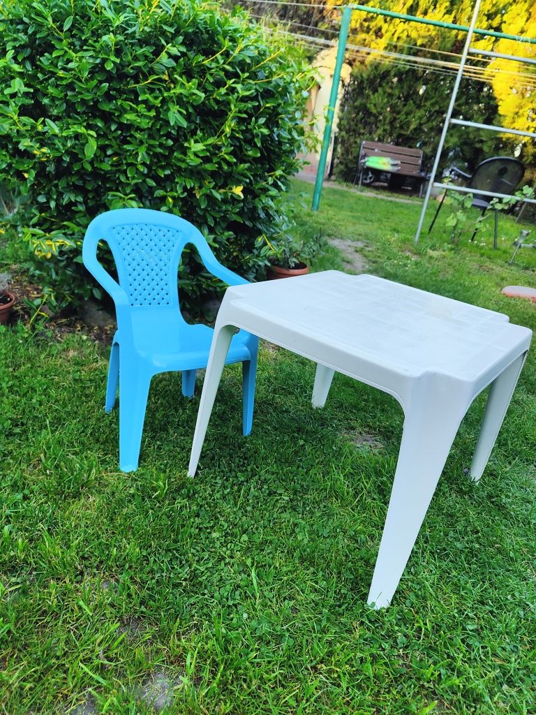Stolik z krzesłem dla dziecka