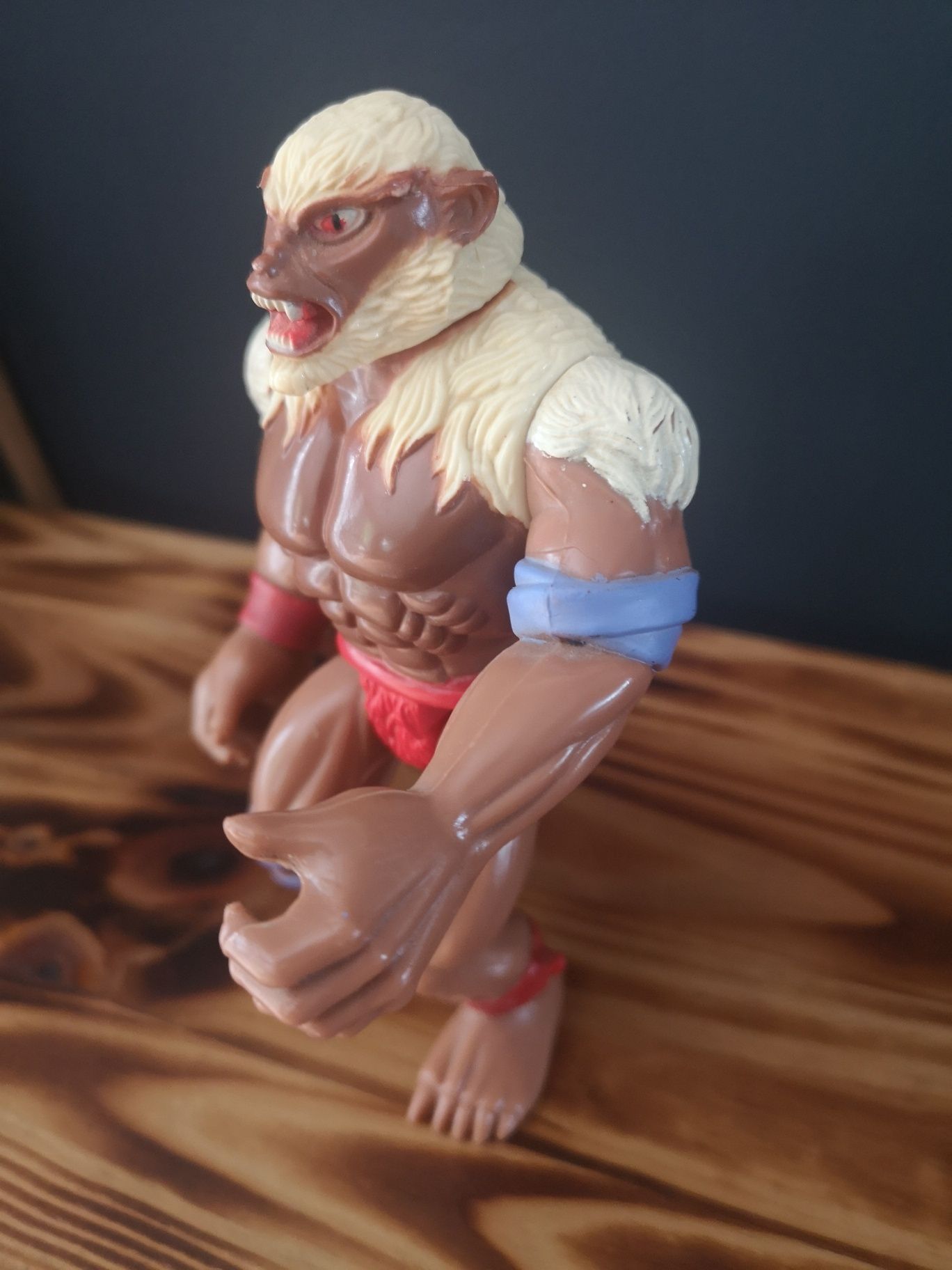 Figurka T Wolf Thundercats  z 1985 roku.