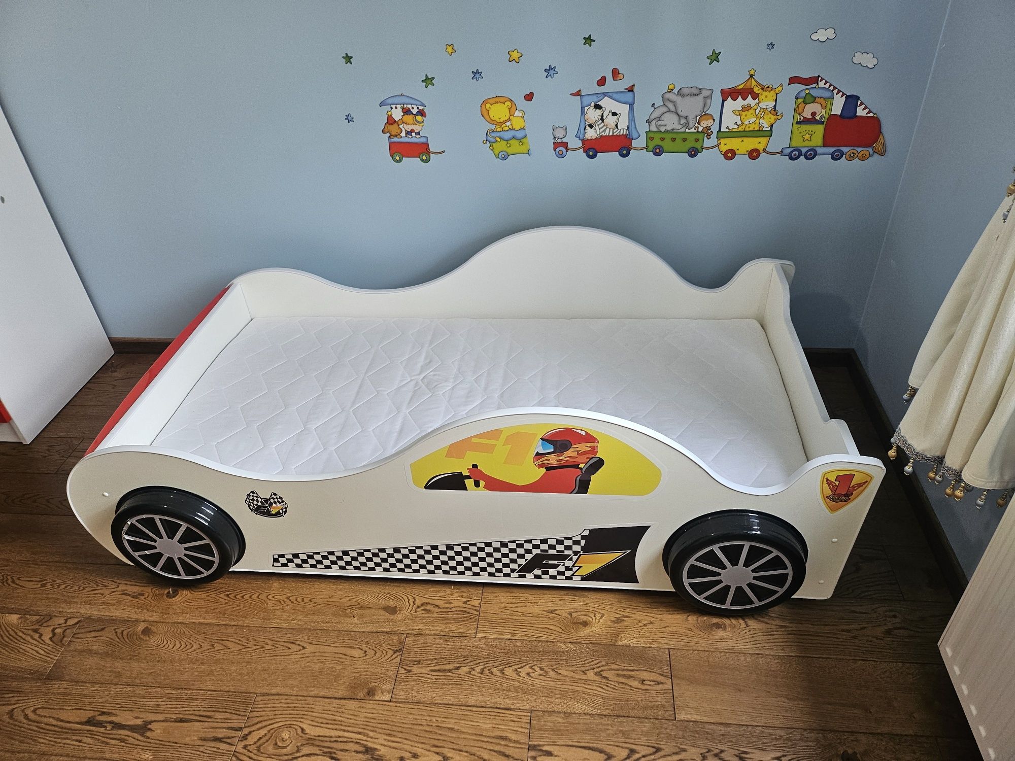 Łóżeczko chłopięce samochód F1