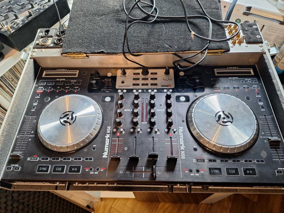 Numark Ns6 Dj kontroller/mixer i obudowa