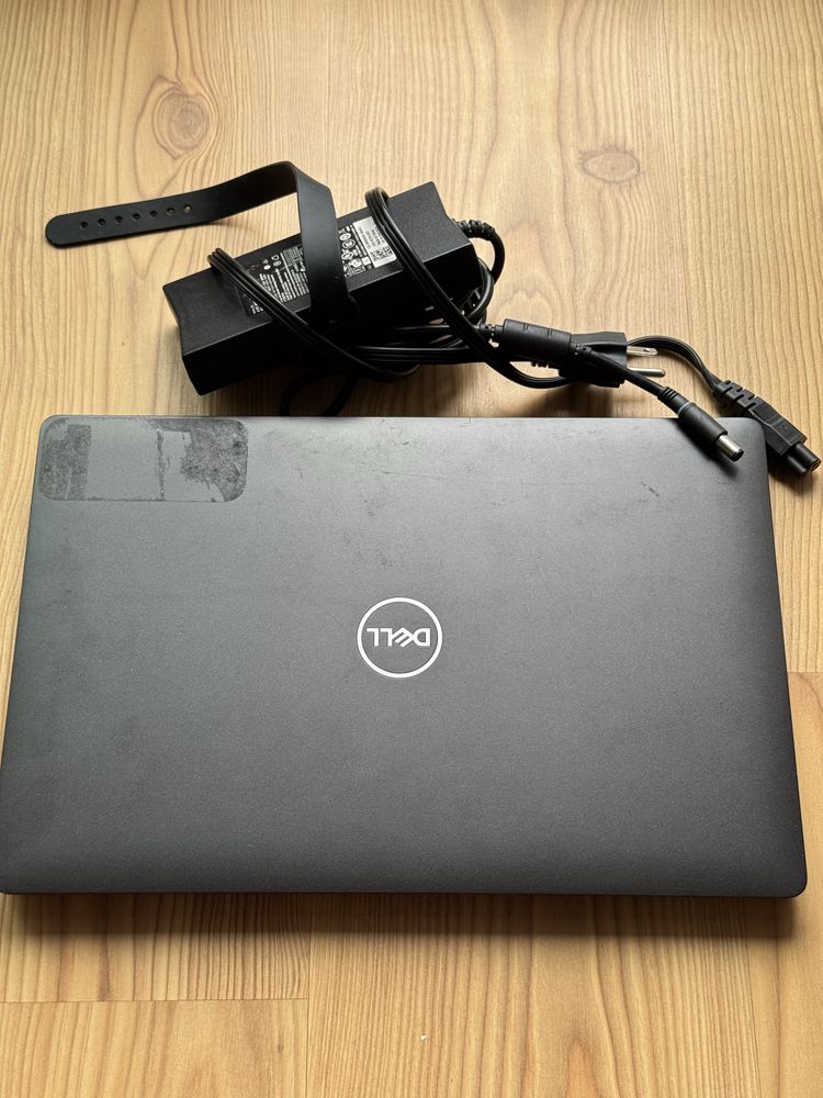 Dell Latitude 5501  i7– for parts / not working