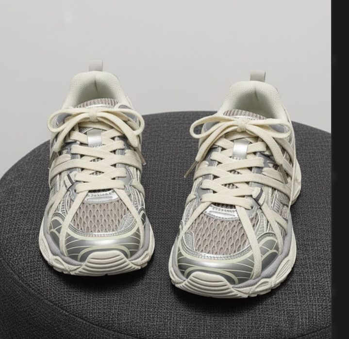 Хіт сезону. На липучці, легенькі. На ніжку 20,5см. 990грн