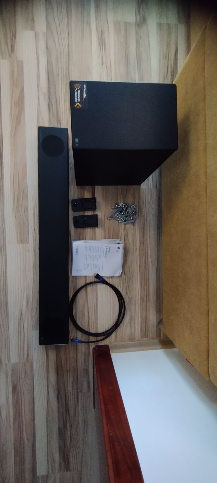 Soundbar LG SPD7Y w całym zestawie