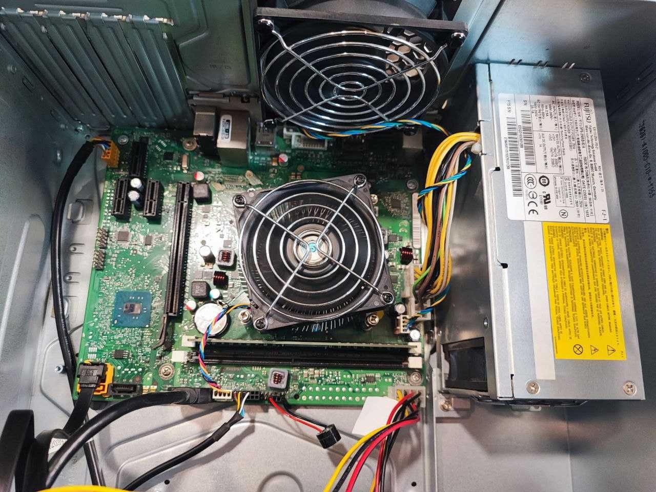 Комп'ютер Fujitsu Esprimo P556 E90+ Intel Core i3