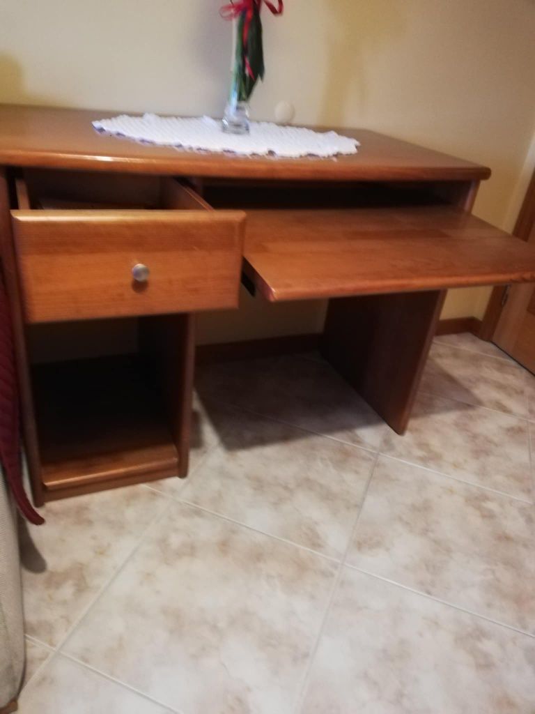 Secretaria de pinho maciço