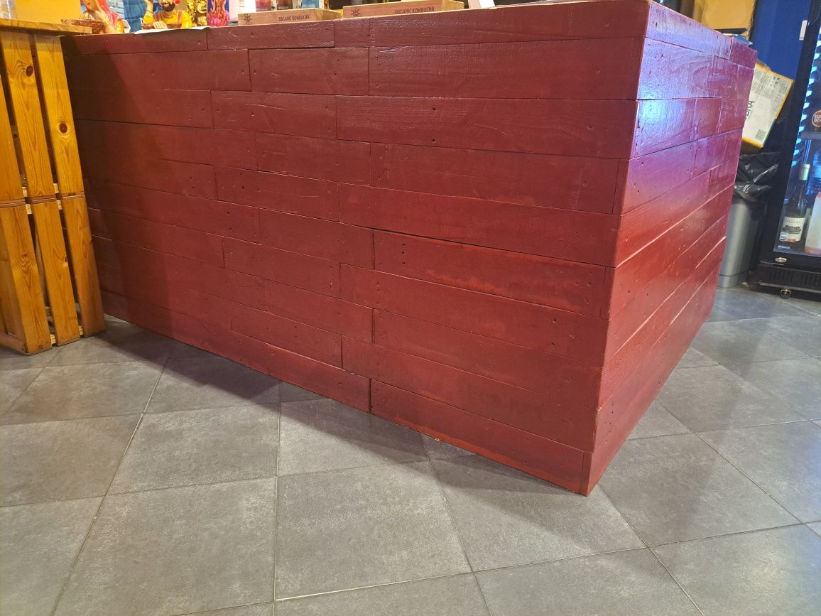 Movel vermelho para loja, estabelecimento em madeira