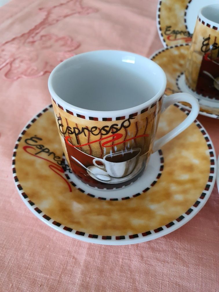 Elegante conjunto de 3 chávenas de café e Pires