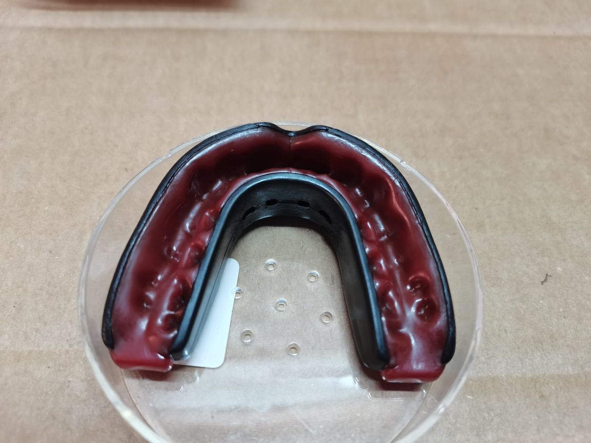 Everlast  EverShield podwójny ochraniacz na zęby czarny/czerwon