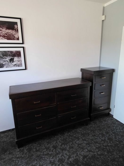 Zestaw mebli z litego drewna Belbazaar, regał, komody, nocne szafki