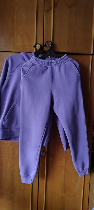 Жіночий спортивний костюм