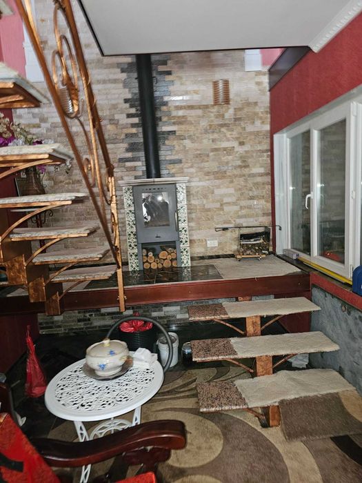 (13) Продам добротний компактний будинок у Великодолинському