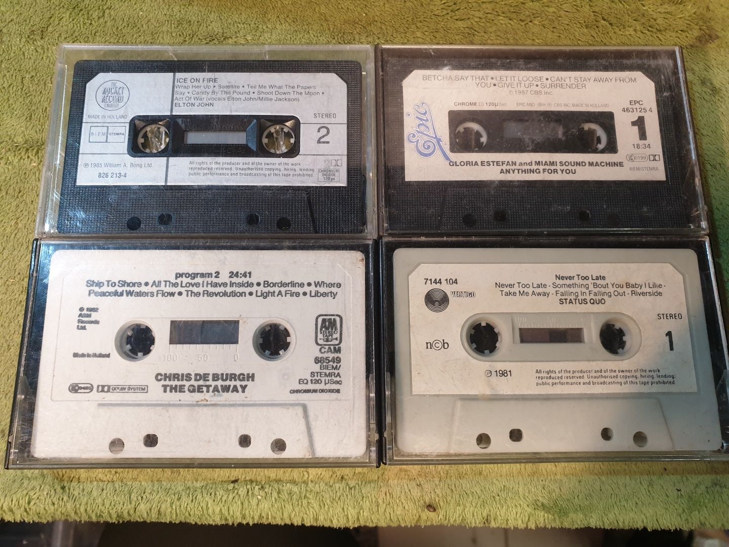 4 kasety magnetofonowe, różni wykonawcy., bez okładek.