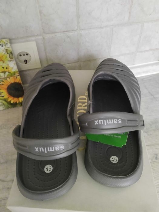 Продам кроксы шлепки шлепанцы мужские.