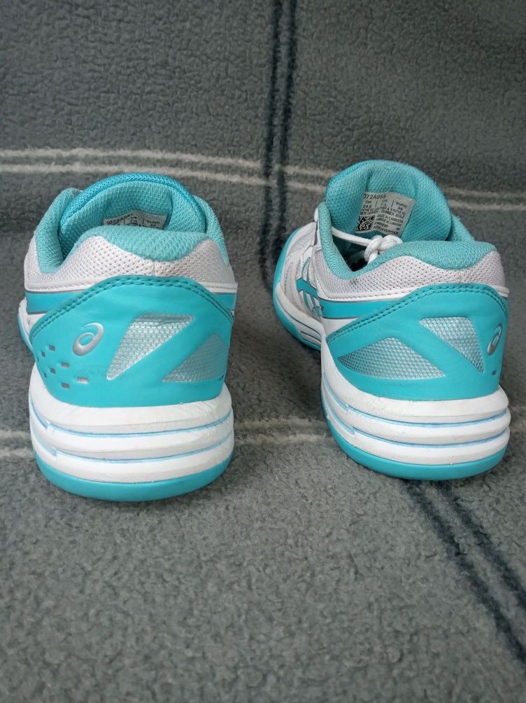 39(25) Asics Upcourt 4