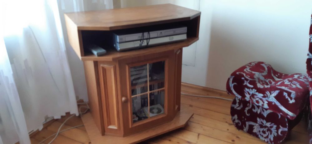 drewniana szafka rtv