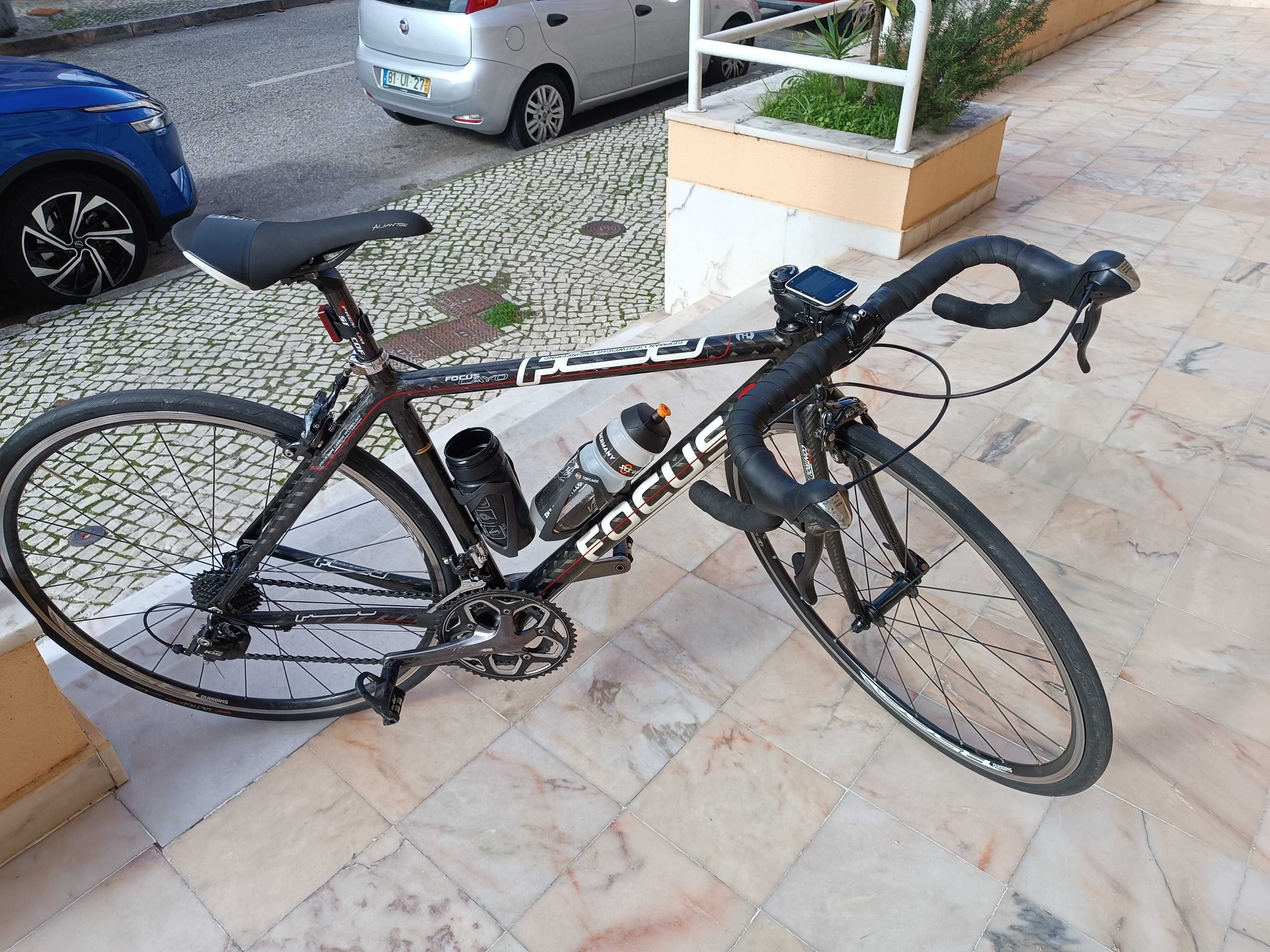 Focus tamanho S  , grupo Shimano 105, rodas Shimano .