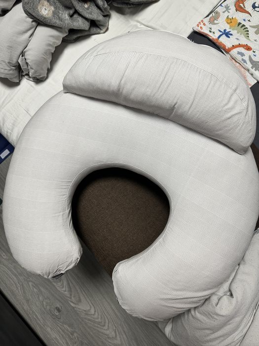 Подушка для годування