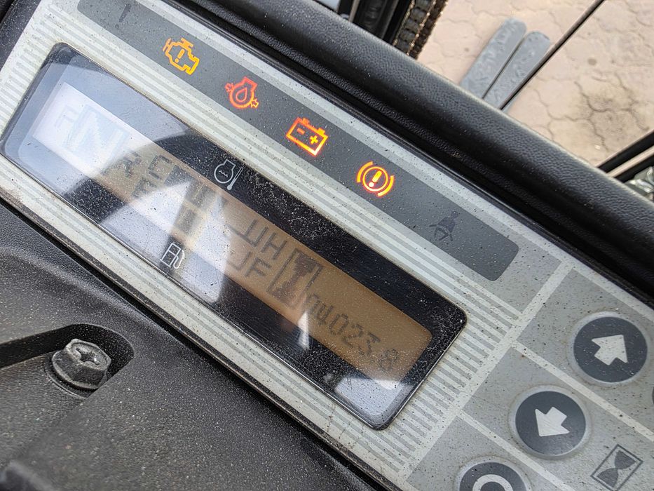 Навантажувач вилковий NISSAN P1F1A15D